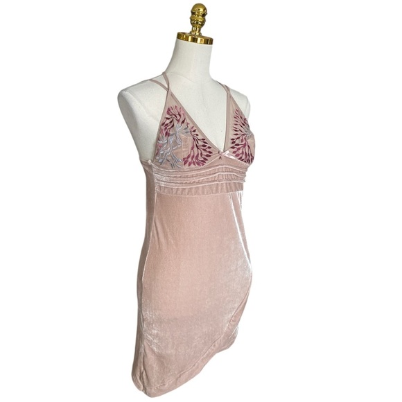 Y2K Cream Strappy Babydoll Velvet Floral Embroidery Asymmetric Hem S Whimsigoth - Picture 2 of 6